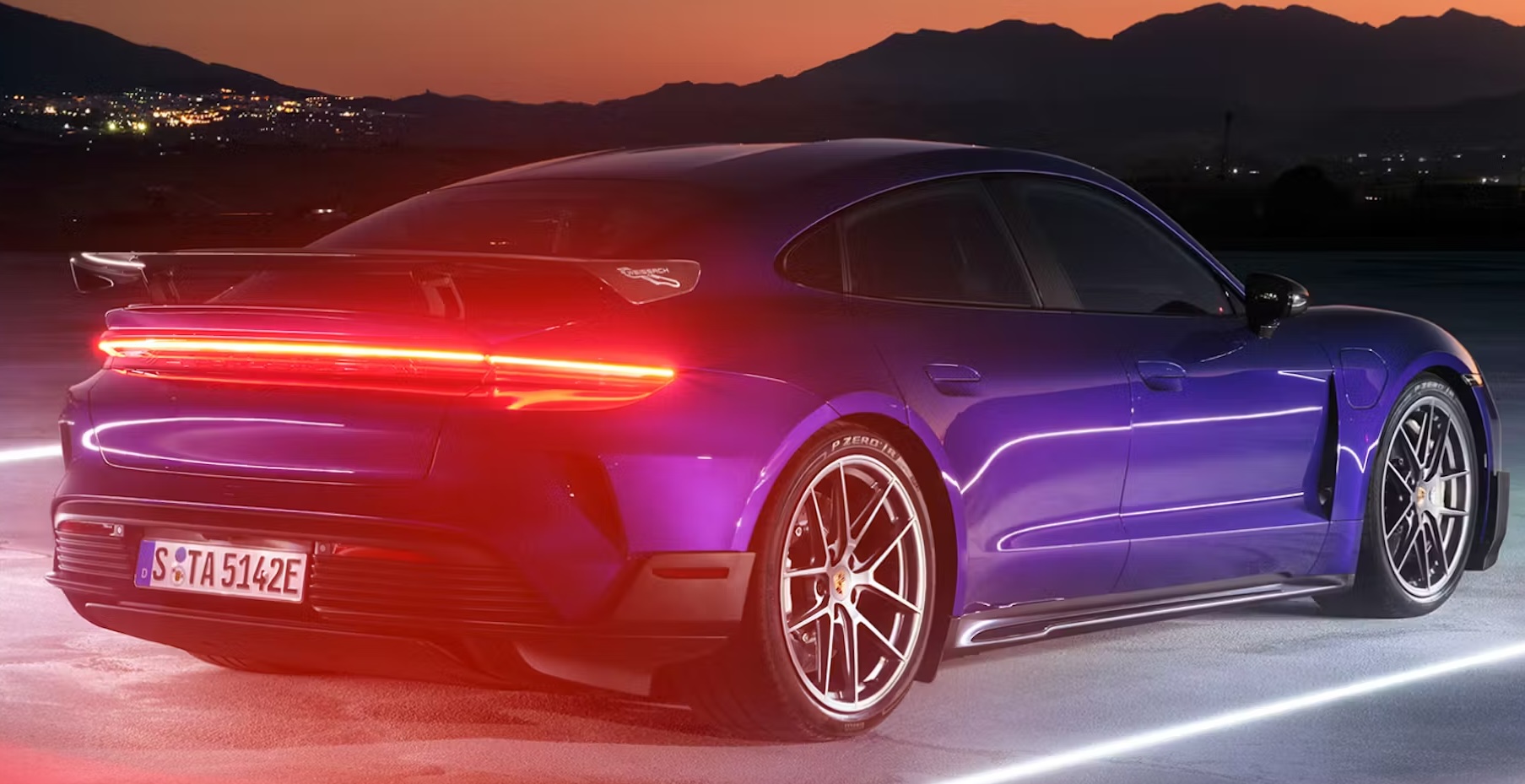Taycan Turbo GT và Taycan Turbo GT với Gói Weissach