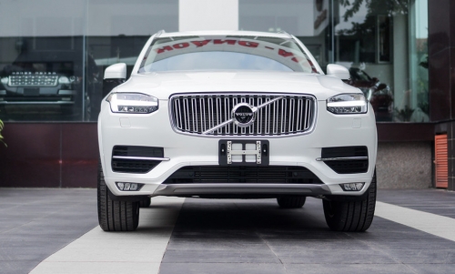VOLVO XC90 7 CHỖ ĐỜI MỚI MÀU ĐEN VÀ TRẮNG TẠI VIỆT NAM 2022