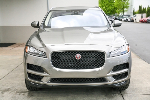 Xe Jaguar F-Pace 2.0 Phiên Bản 300 Mã Lực Màu Silicon Silver Bạc Ánh Kim