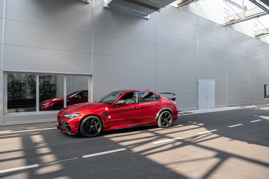 Alfa Romeo Giulia GTA Là mẫu xe mạnh nhất 2020 Của Ý