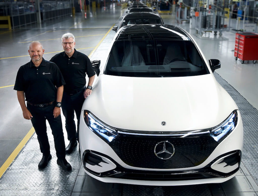 Video Quá Trình Sản Xuất Mercedes EQS SUV Động Cơ Điện.