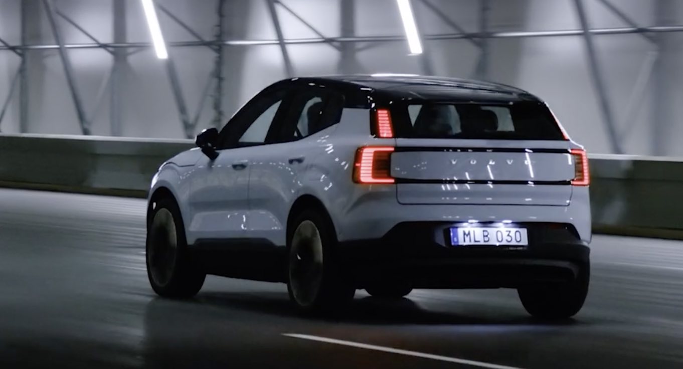 SUV cỡ nhỏ Volvo EX30 chạy hoàn toàn bằng điện
