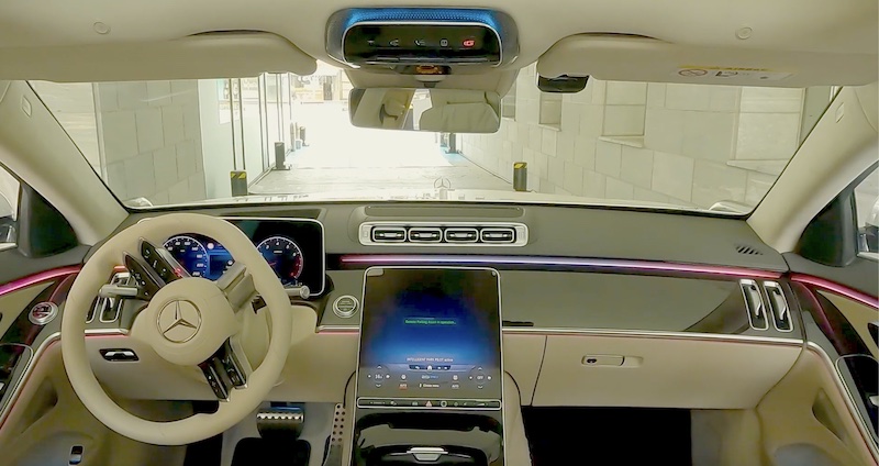Video Mercedes S Class, BMW i7, Audi A8 Lái Tự Động