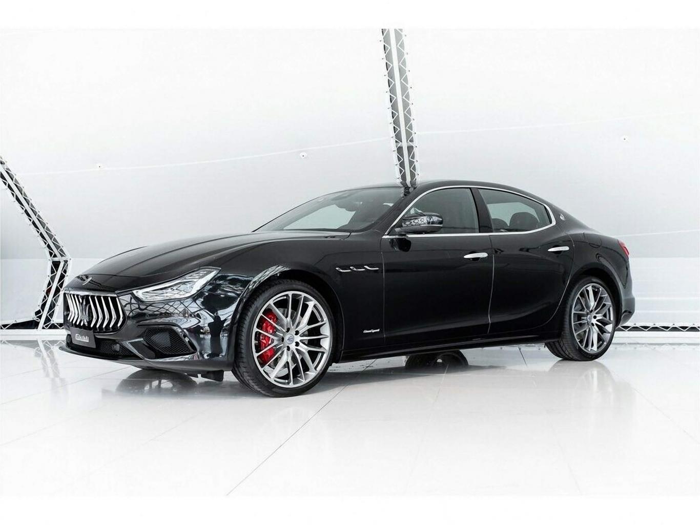 Hình Ảnh Và Phim Xe Maserati Ghibli Sedan 4 Chỗ Màu Đen Cao Cấp