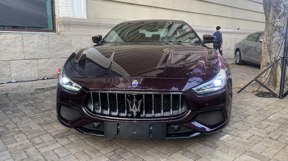 Xe Thể Thao Ý Maserati 4 Cửa Màu Đỏ Nội Thất Nâu