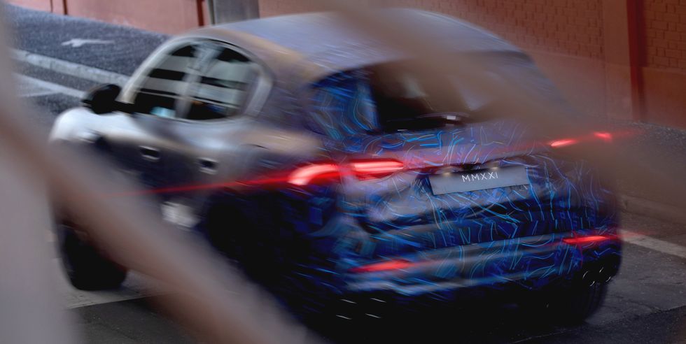 Xe Maserati Grecale SUV 5 Chỗ Đối Thủ Porsche Macan