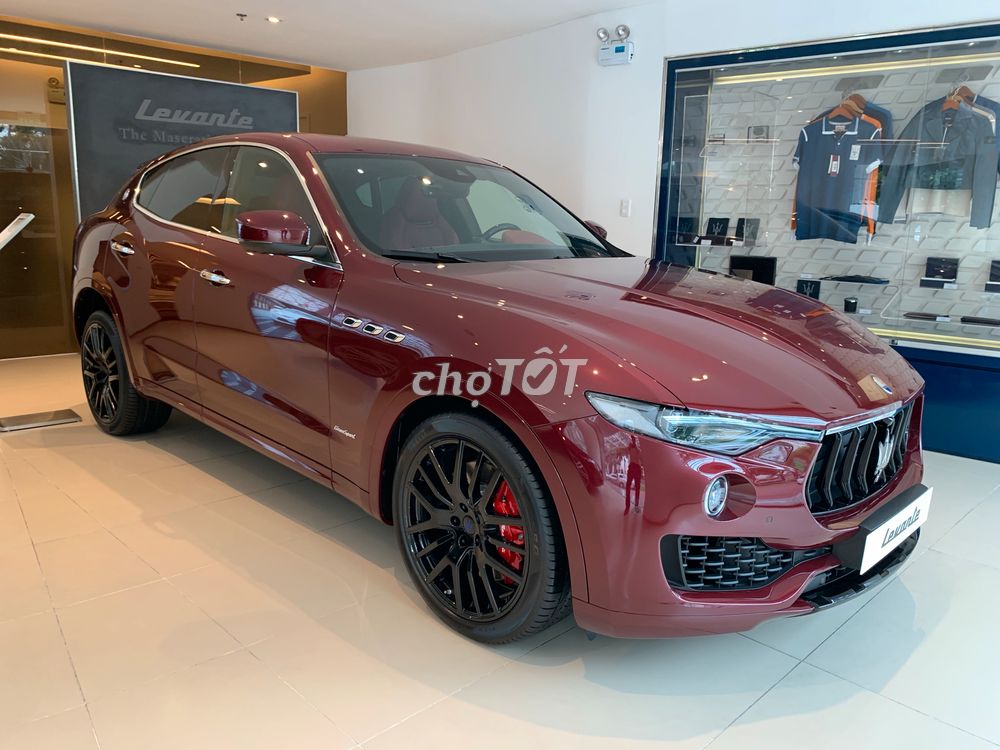 Video Xe Maserati SUV Màu Đỏ 5 Chỗ Levante Giá 7,5 Tỷ Xem Có Gì Hay