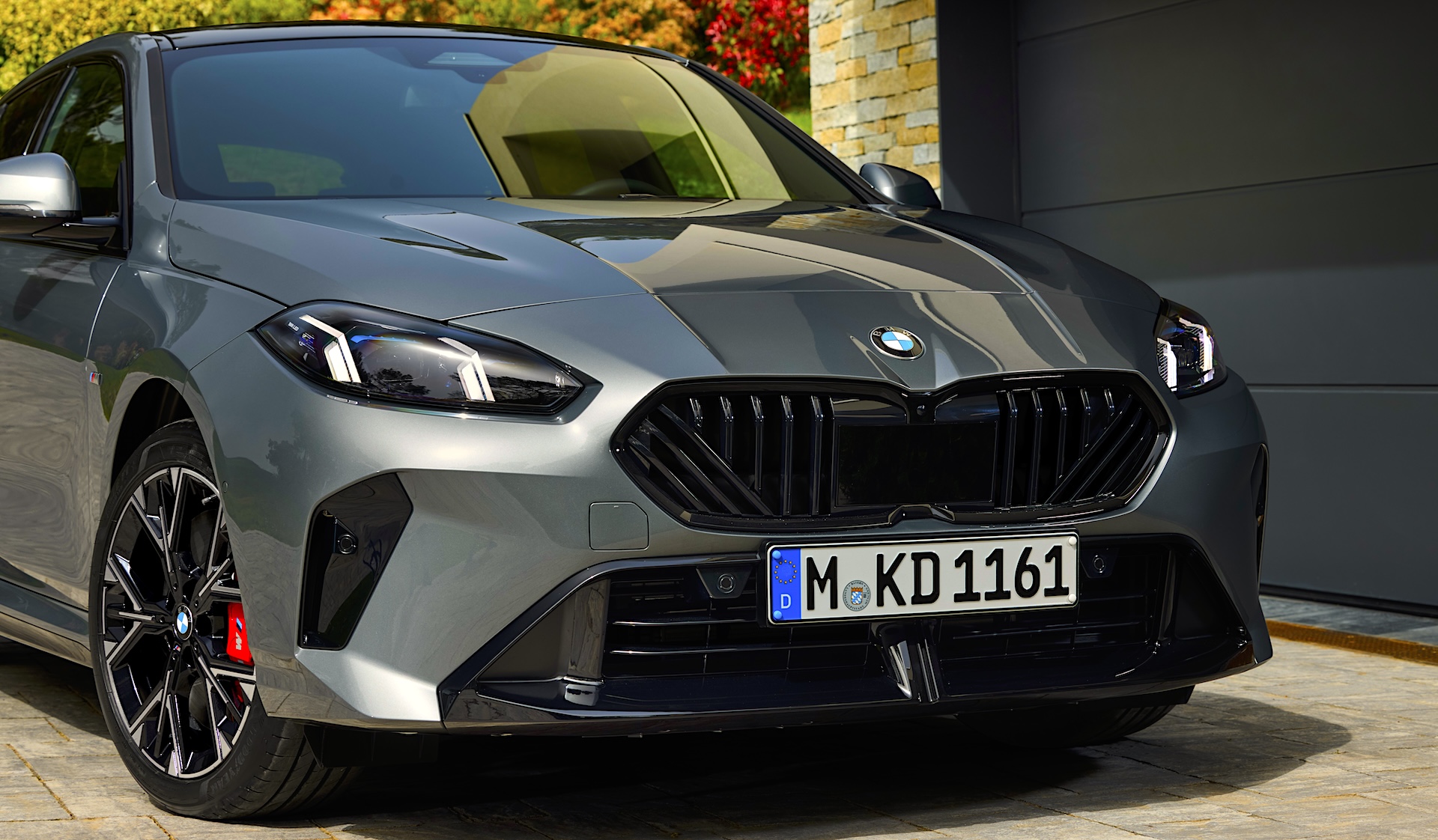 Đánh giá BMW 1 Series: 120 vs M135 xDrive