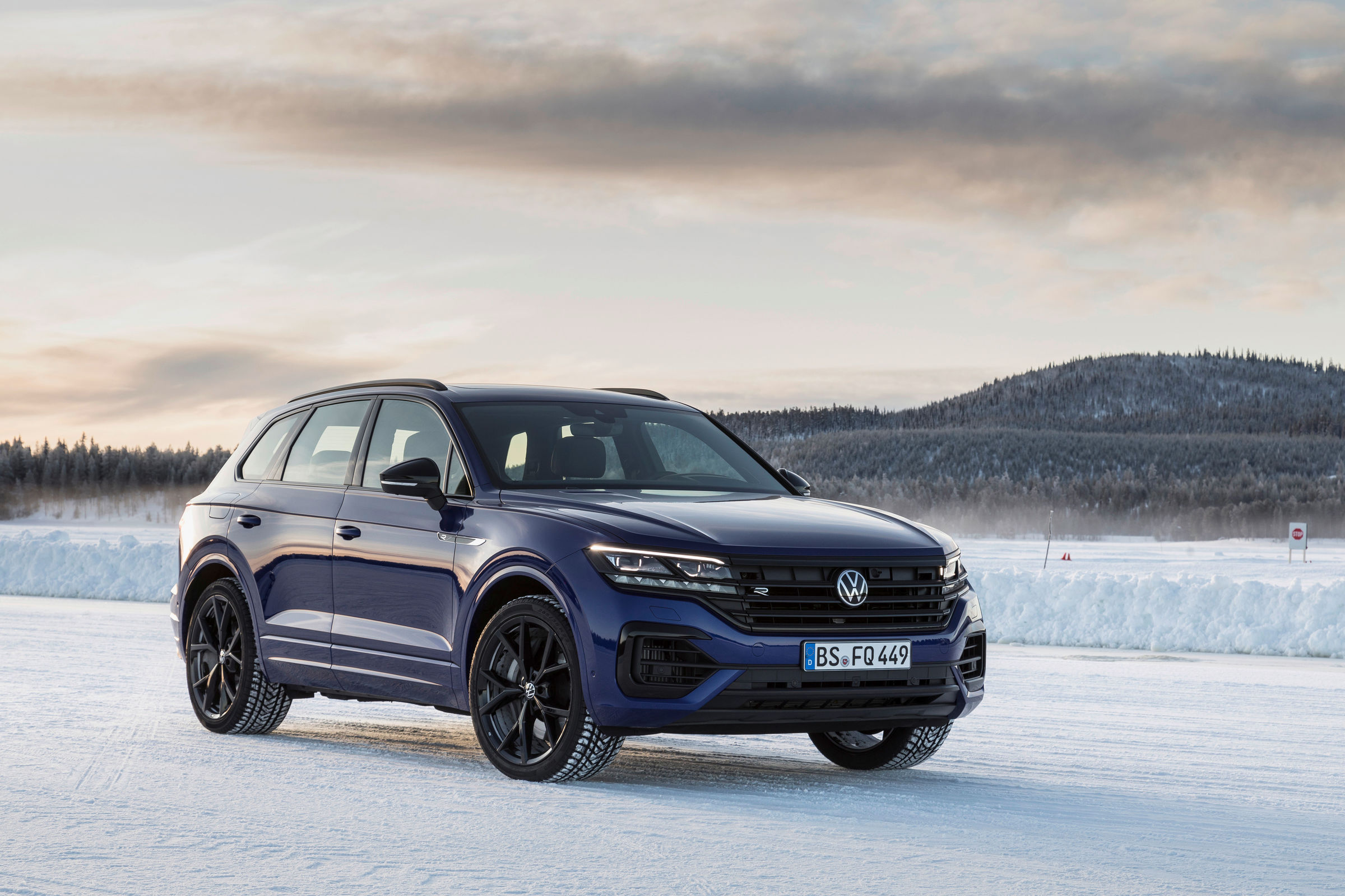 Xe Volkswagen Touareg Phiên Bản R 5 Chỗ Có Gì Mới, Giá Bao Nhiêu